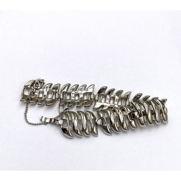 MONET Vintage Bracelet Silver Tone Fold Over Clasp Safety Chain 6.75” Estate - Picture 2 of 8